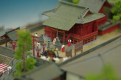 参拝する人々