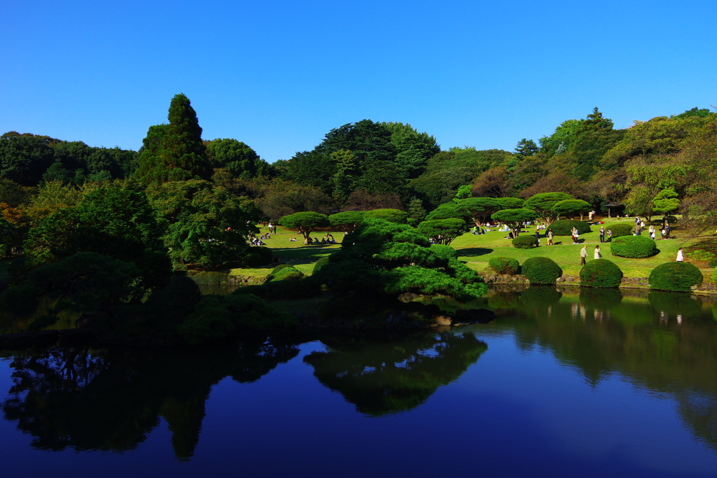 しずくBlue　旧御凉亭より日本庭園を臨む