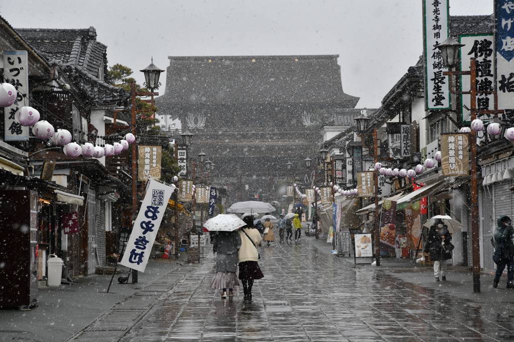 雪の善光寺