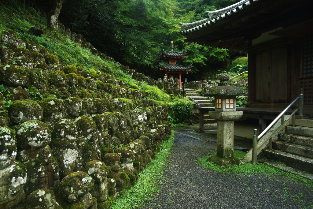 石仏の待つ愛宕寺