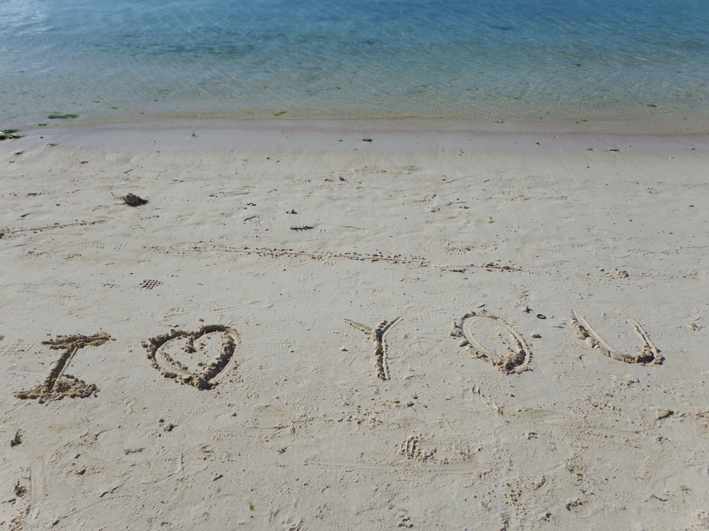 LOVE LETTERS IN THE SAND♡