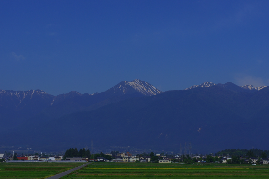 蒼・初夏の常念岳