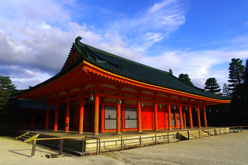 秋晴れ・神楽殿