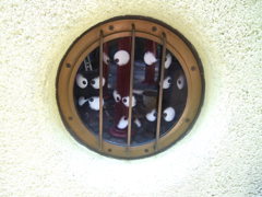 まっくろくろすけ出ておいで～♪