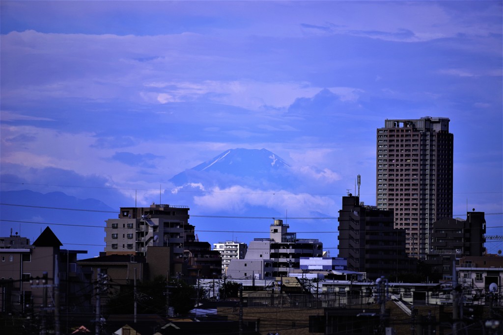 たなびく雲の隙間より