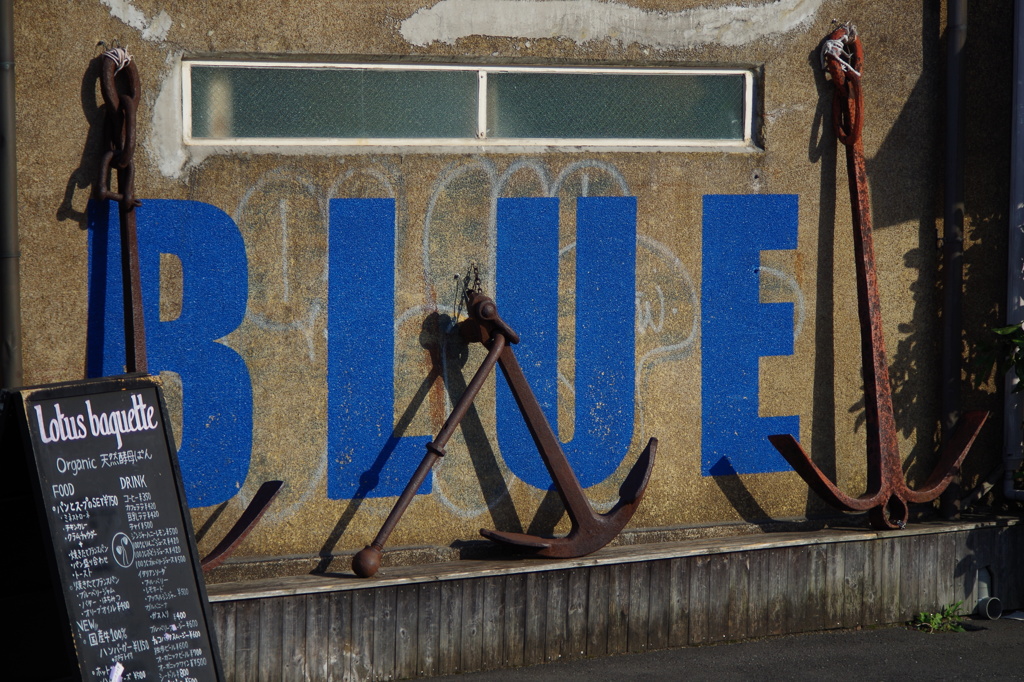 BLUE　
