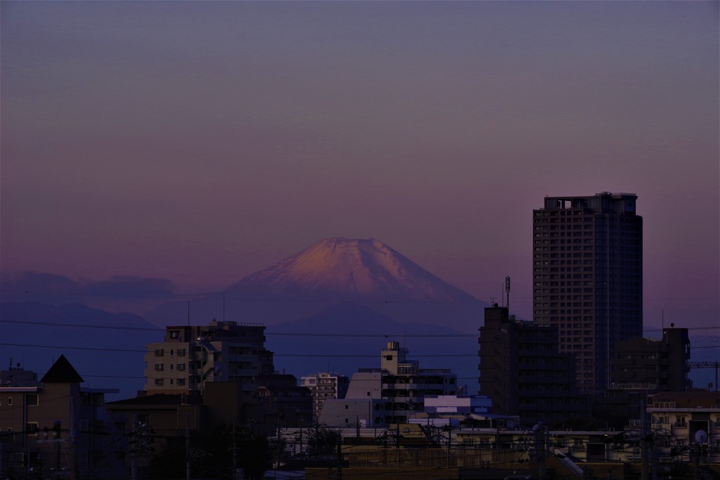 霞む富士