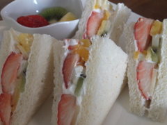 しあわせフルーツサンド