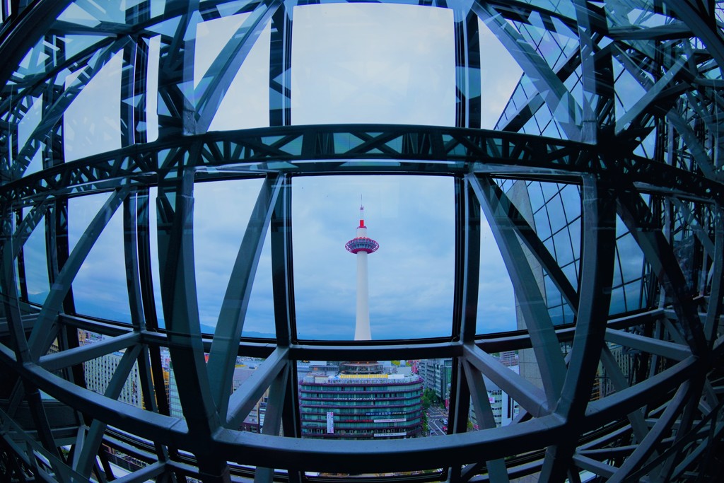 京都タワーをロックオン!!(｀・д『+』