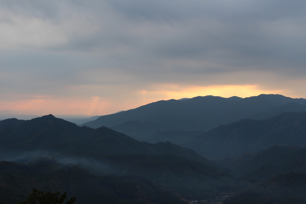 鳳来寺山より