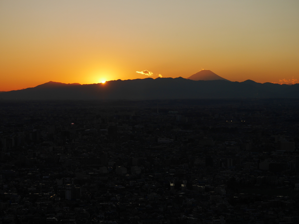 丹沢に沈む夕日