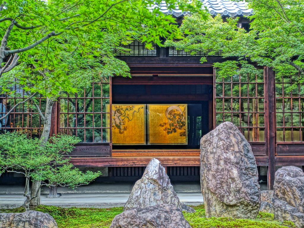 庭越しの風神雷神