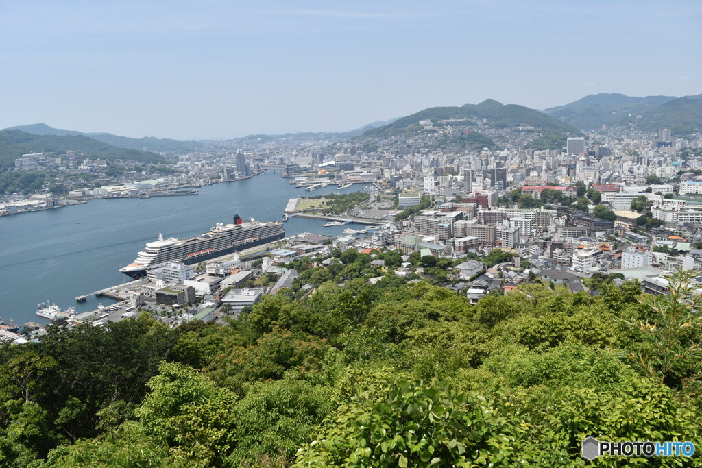 豪華客船と長崎市内～(^^♪。