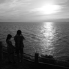 海、二人、夕方