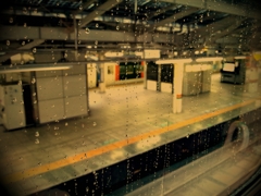 窓の外。