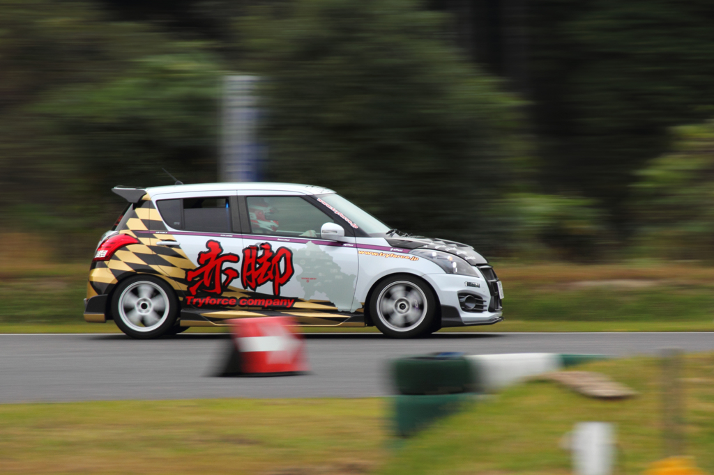 トライフォースカンパニー社のデモカー