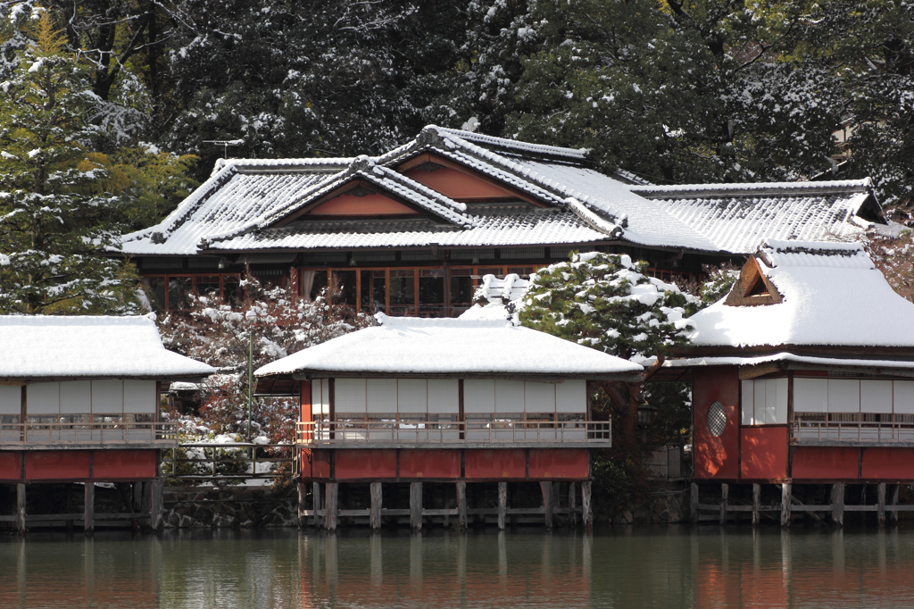 雪化粧の料亭