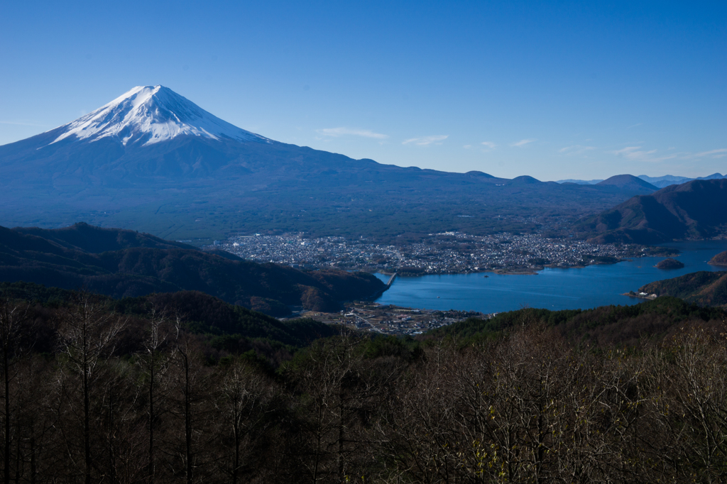 晩秋の富士を望む（三つ峠付近から）