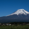 晩秋の富士山を望む（朝霧高原から）