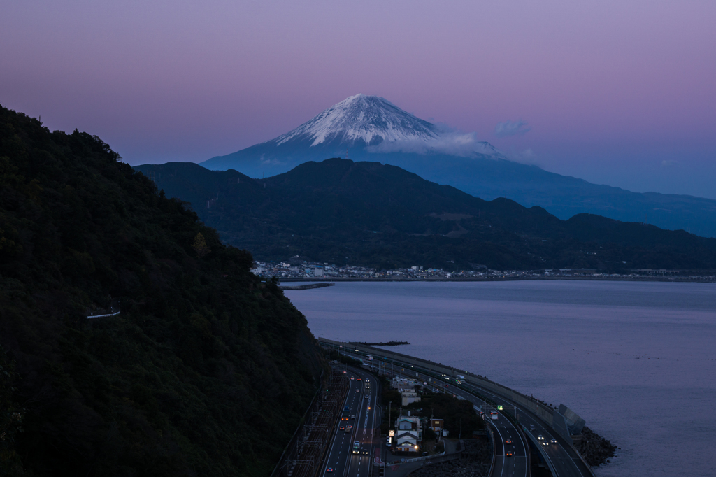 晩秋の富士山を望む（薩埵峠から）