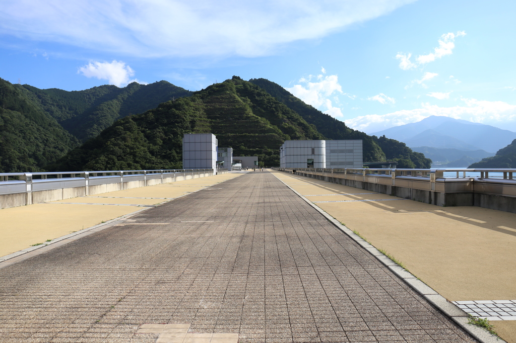 青と緑と灰色