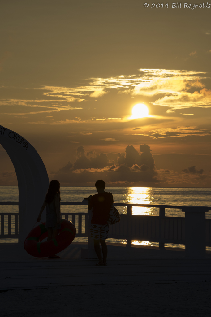 夕日を見る