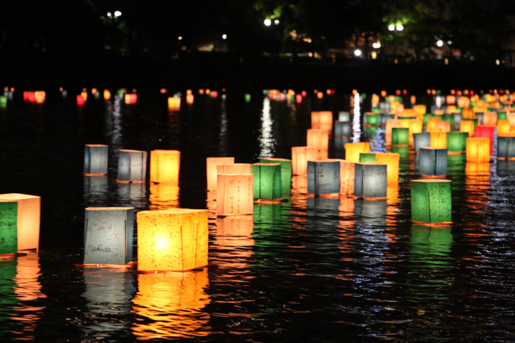 灯籠流し