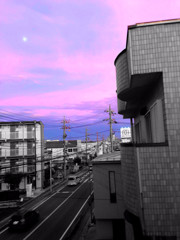 紫の空といつもの景色