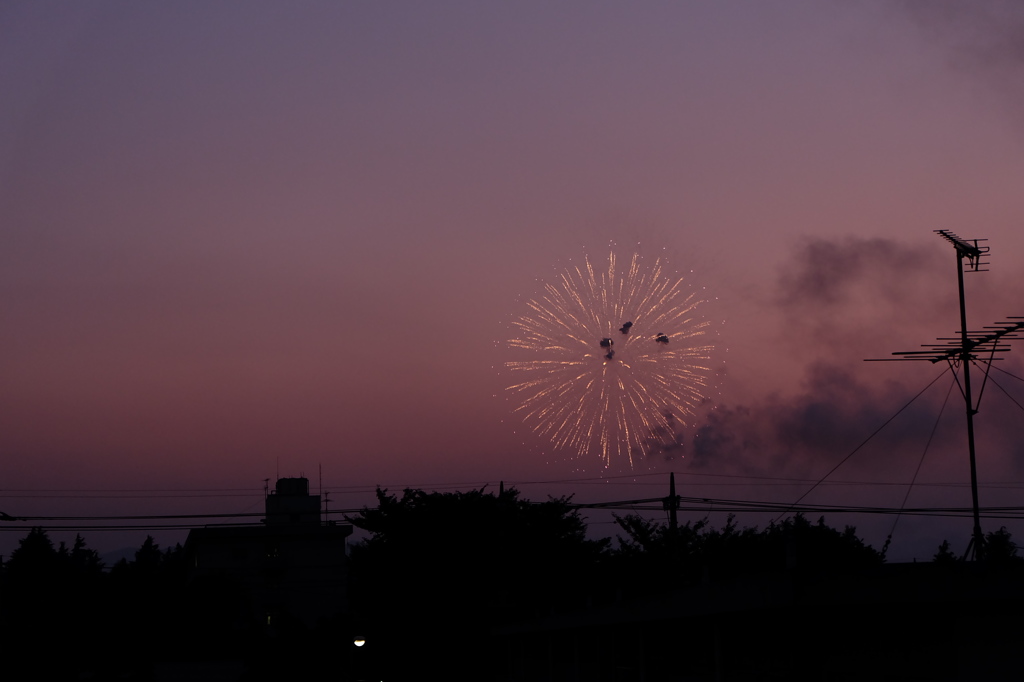 夕暮れ花火