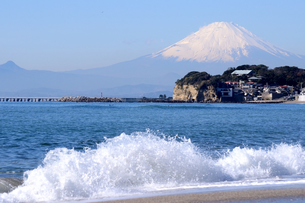 冬の富士を七里ヶ浜から