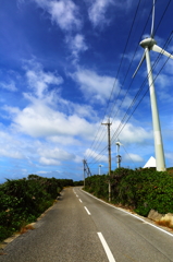 風車のある道