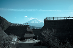 茅葺きからの富士