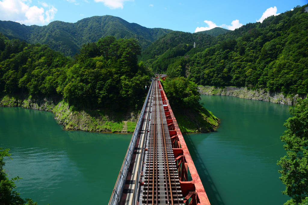 湖上の線路