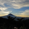 富士山の隣にそっくりさん