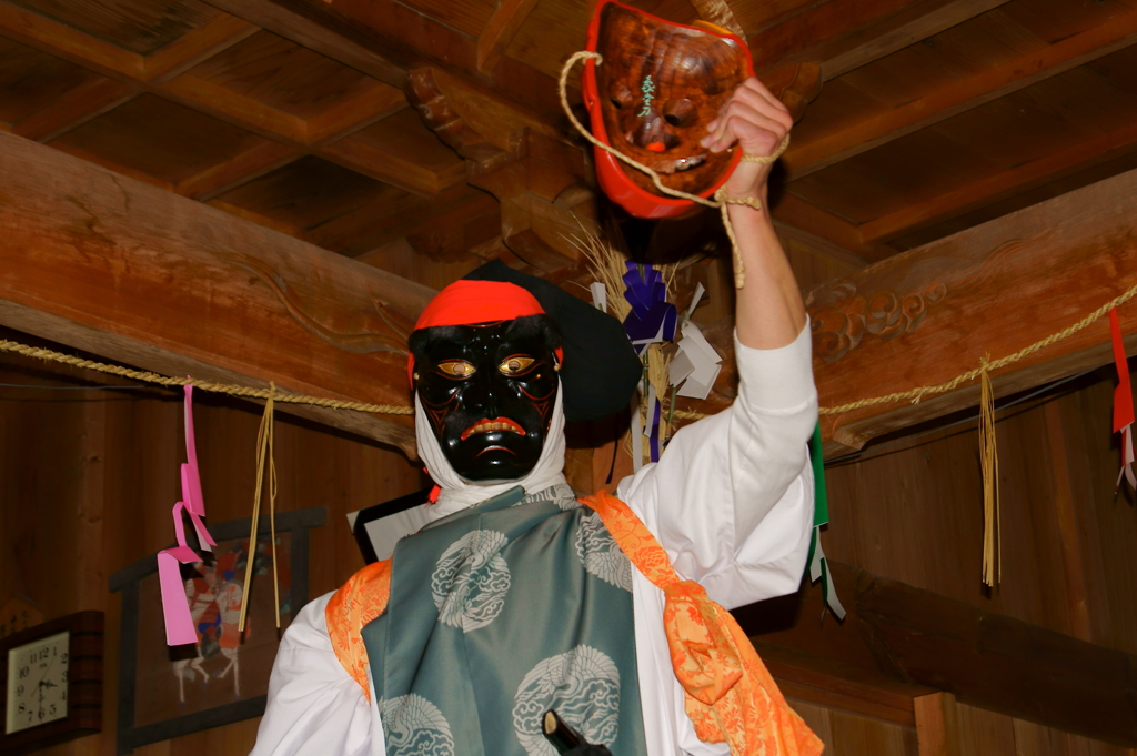 津野山古式神楽～白皇神社　鬼神退治②