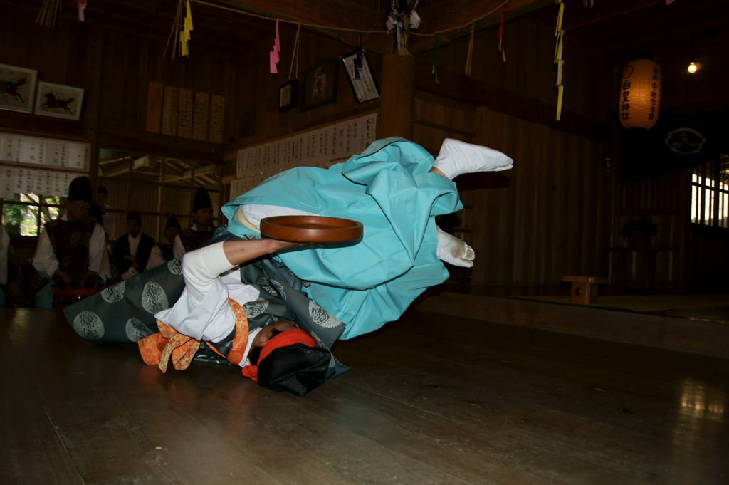 津野山古式神楽～白皇神社　折敷舞