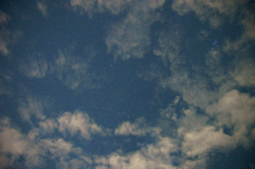 夜空の向こうに