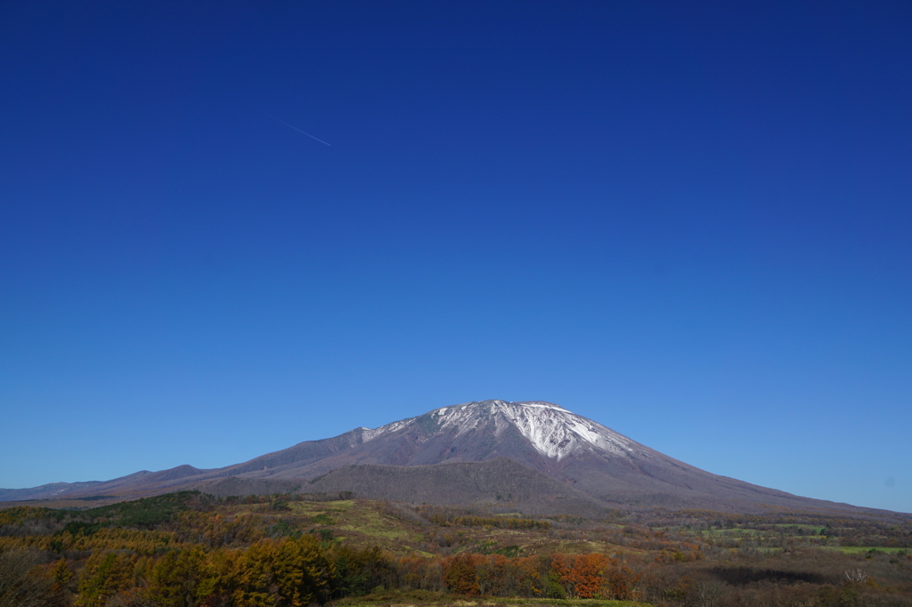 岩手山冠雪。