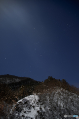 星煌めく雪山