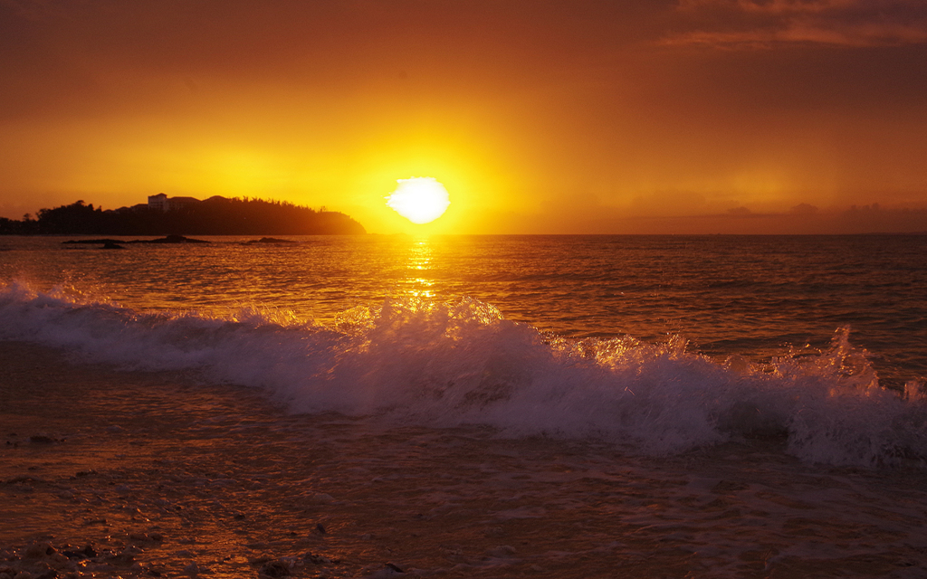 夕暮れの海岸