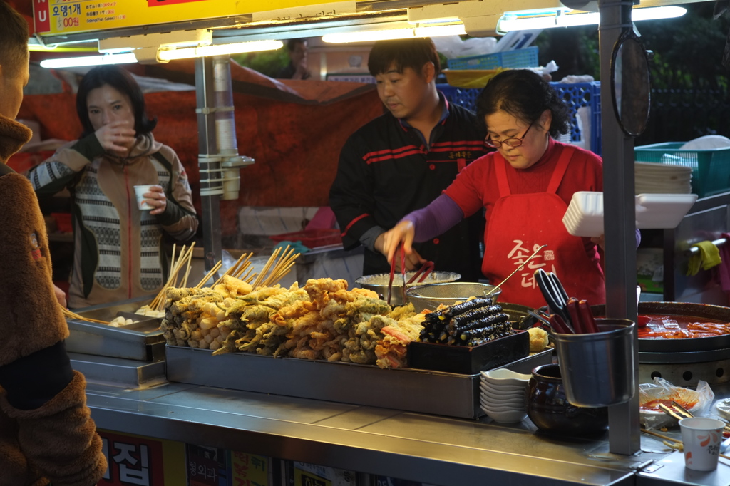 夕刻の露店　釜山・西面3