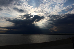 雲の切れ間から