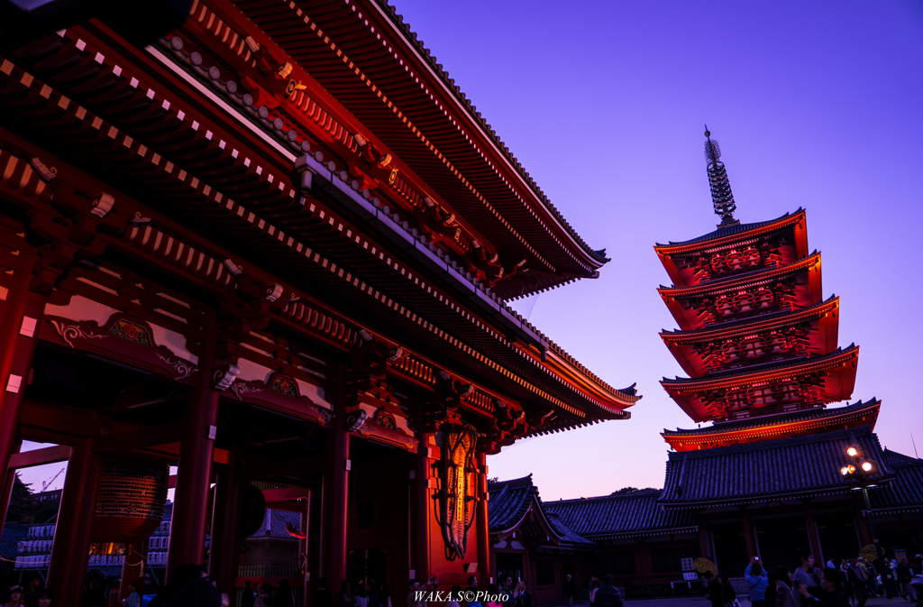 夕暮れ時の浅草寺