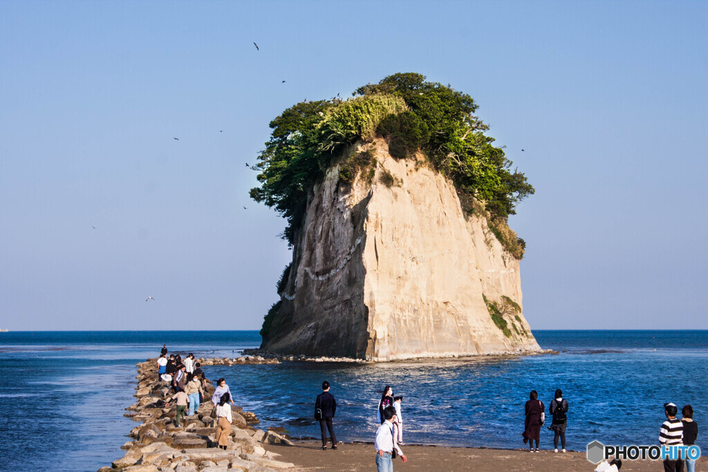 見附島（みつけじま）