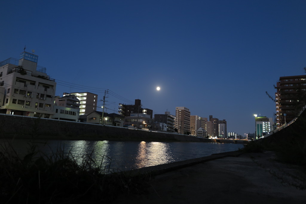 リバームーン