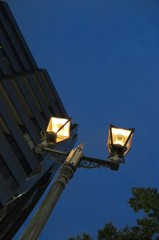 夜のｉを照らす