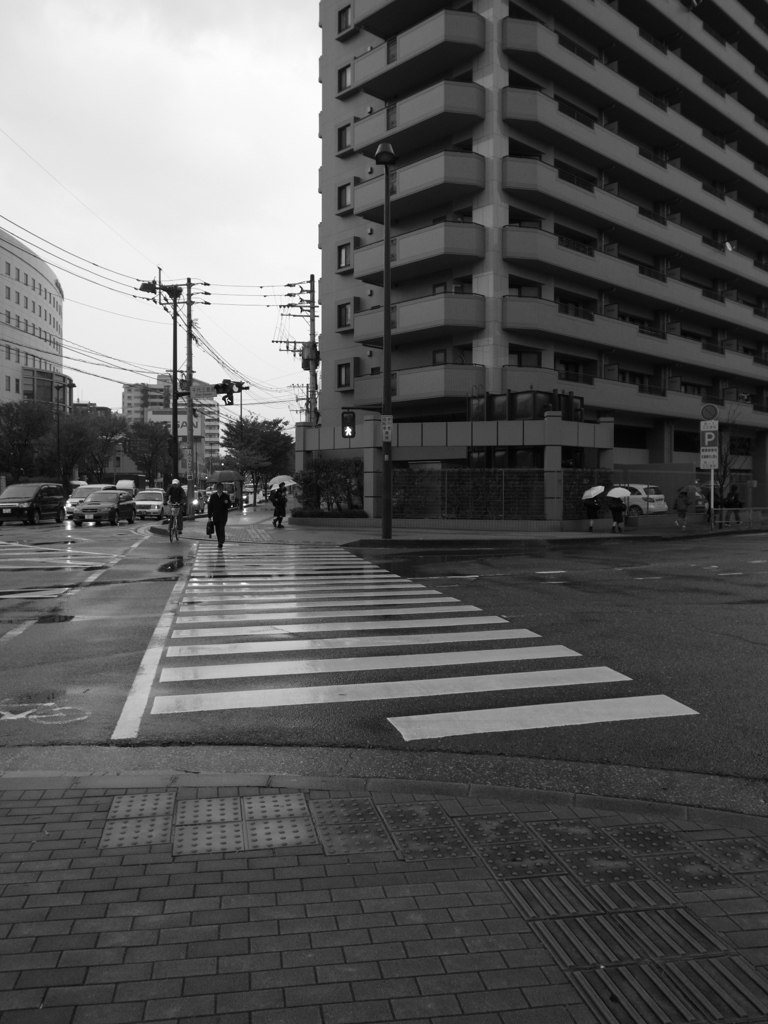 雨の交差点