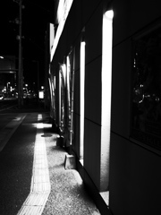 夜を照らす