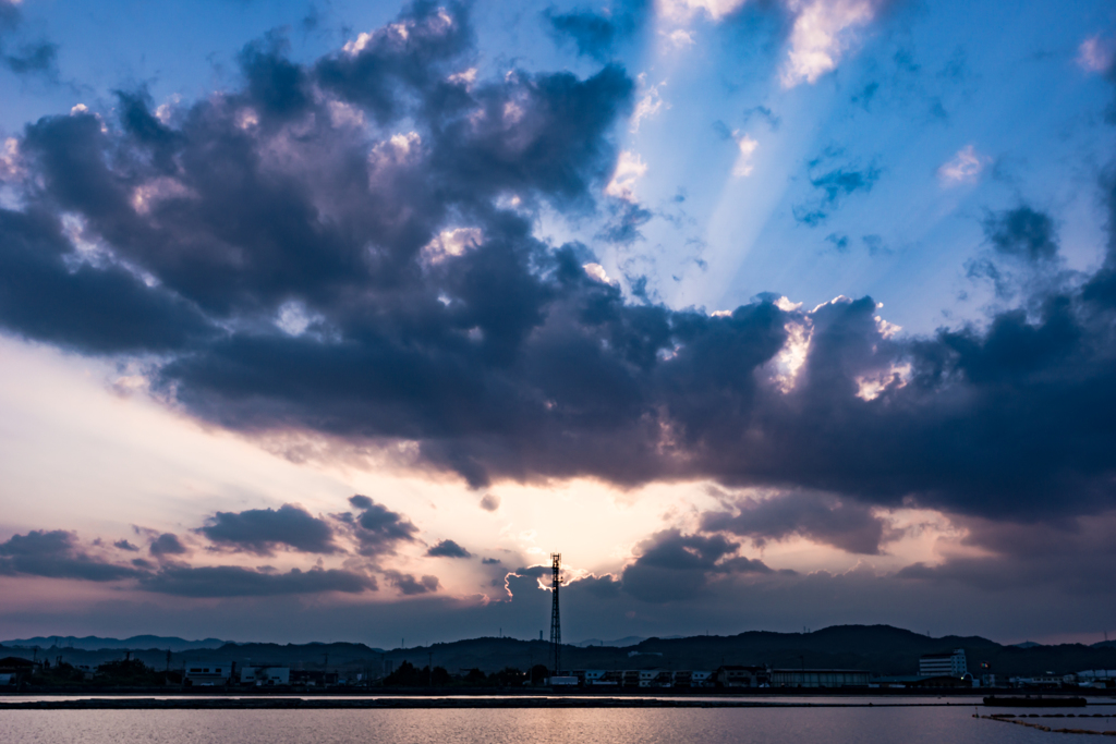夕陽と街