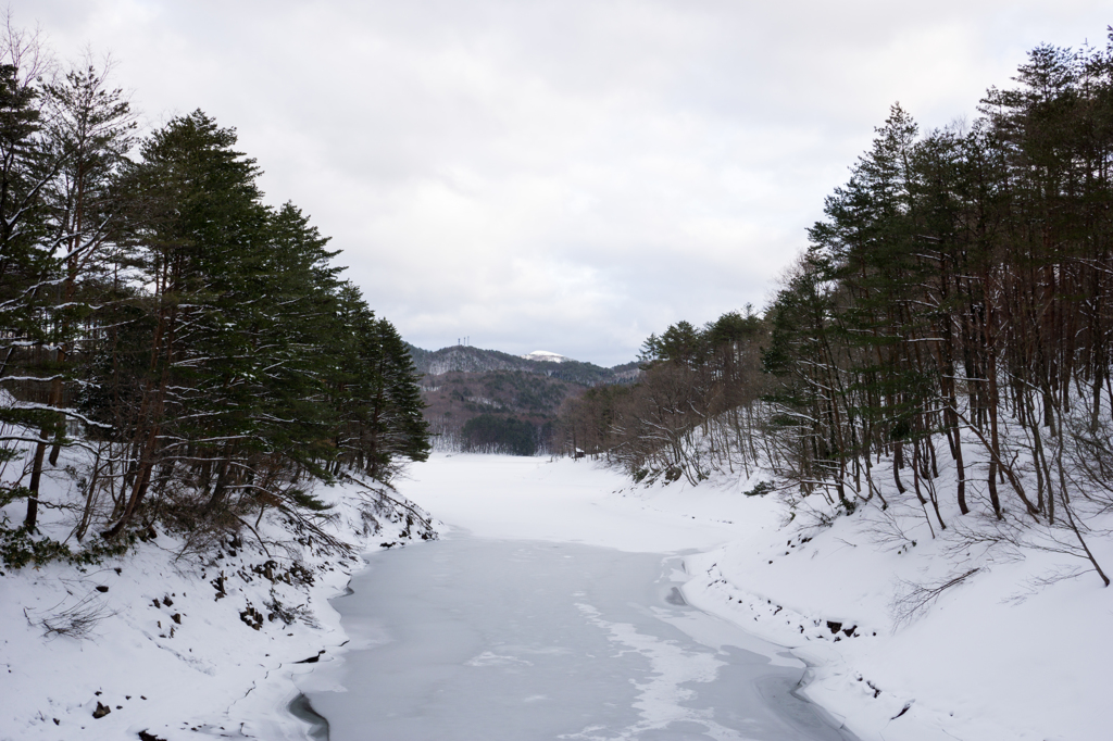 凍る湖　②